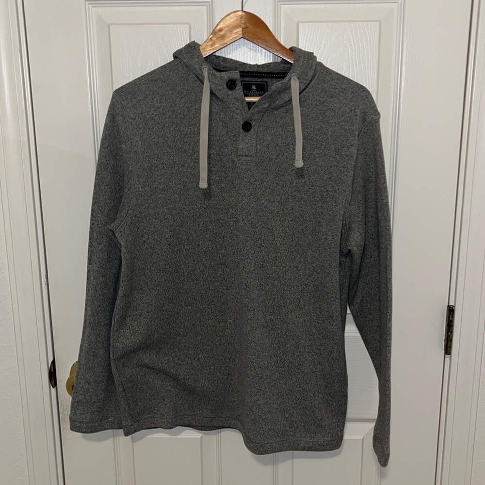 G H Bass & Co Est. 1876 Gray Heather Men’s Sweater Button Medium
